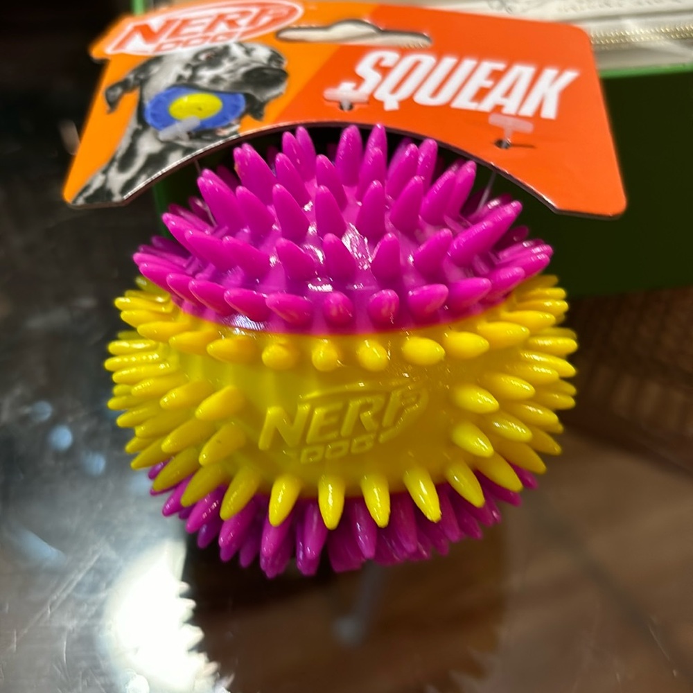 Brand New Nerf  Squeak Spike  Ball.